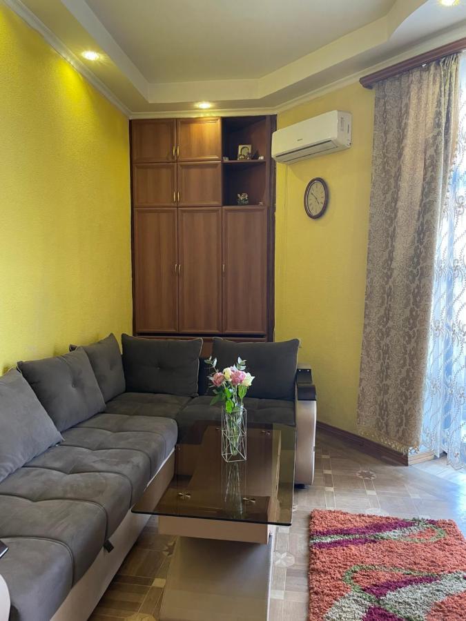 Cozy Apartment On Republic Square Yerevan Exterior photo