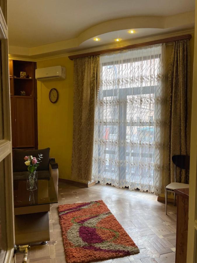 Cozy Apartment On Republic Square Yerevan Exterior photo