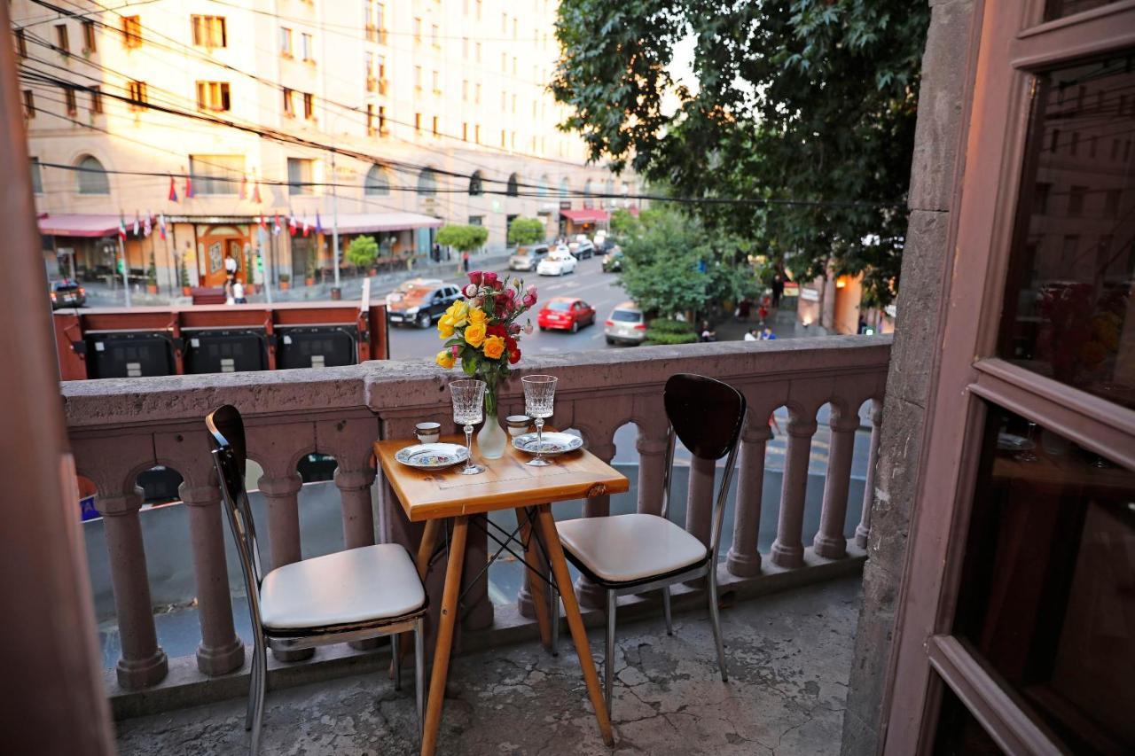 Cozy Apartment On Republic Square Yerevan Exterior photo
