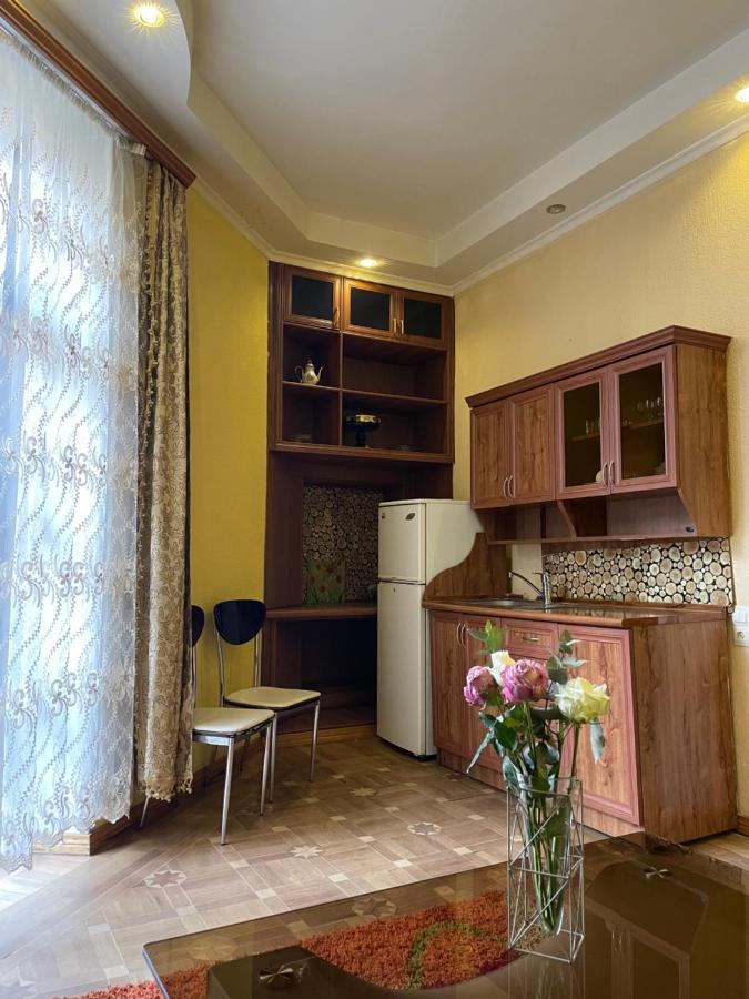Cozy Apartment On Republic Square Yerevan Exterior photo